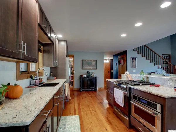 $339,000 | 911 Ridgewood Drive, Quincy, IL 62301