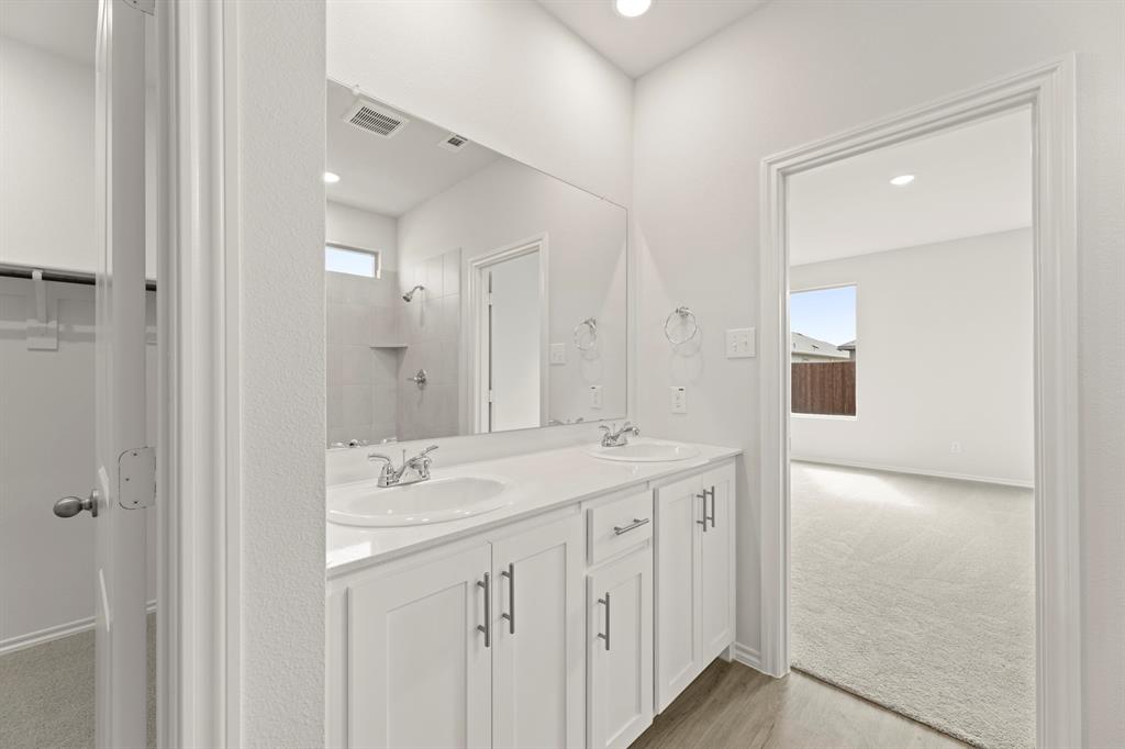 1702 Potomac Lane Blue Ridge, TX 75424 - Photo 11 of 27 a spacious bathroom with a double vanity sink and mirror