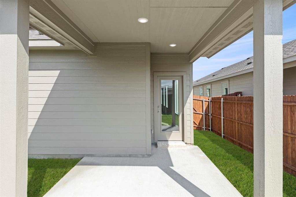 1702 Potomac Lane Blue Ridge, TX 75424 - Photo 25 of 27 a view of porch with yard
