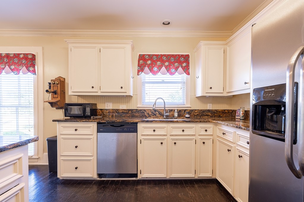 809 Milam Street Columbus, TX 78934 - Photo 9 of 30