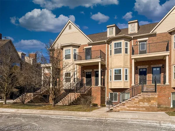 $297,000 | 41614 Hamlet Lane, Unit 57, Novi, MI 48375