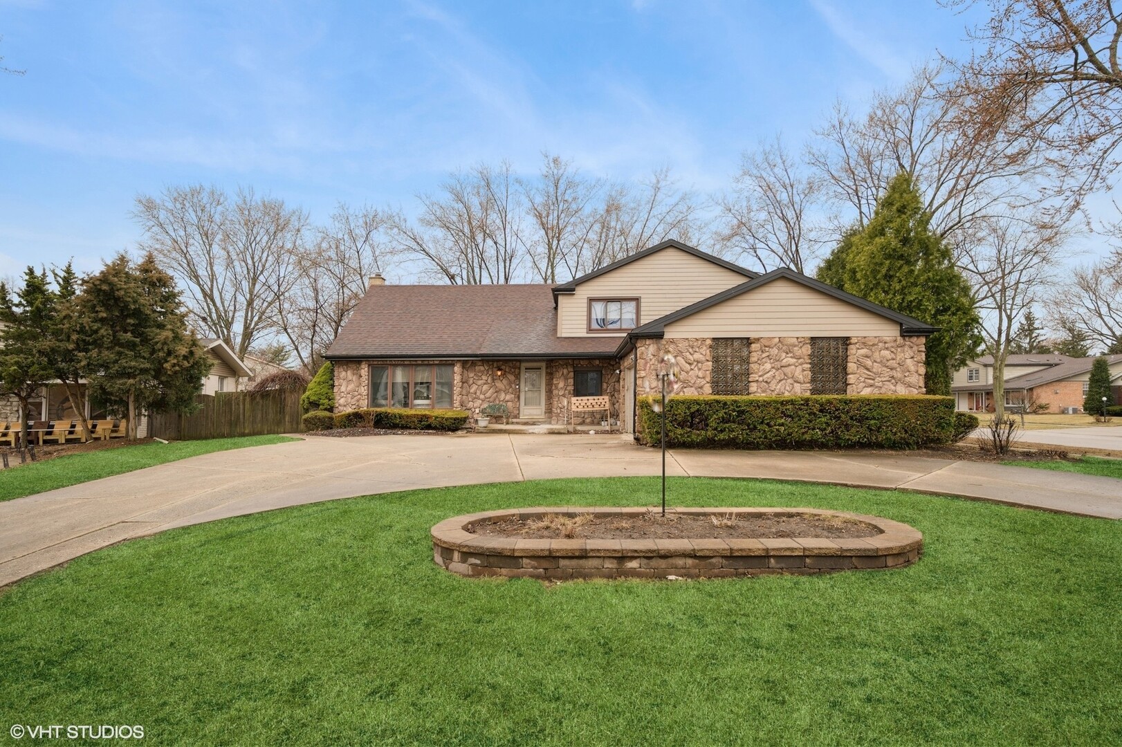 4035 Crestwood Drive Northbrook, IL 60062 - Photo 1 of 20