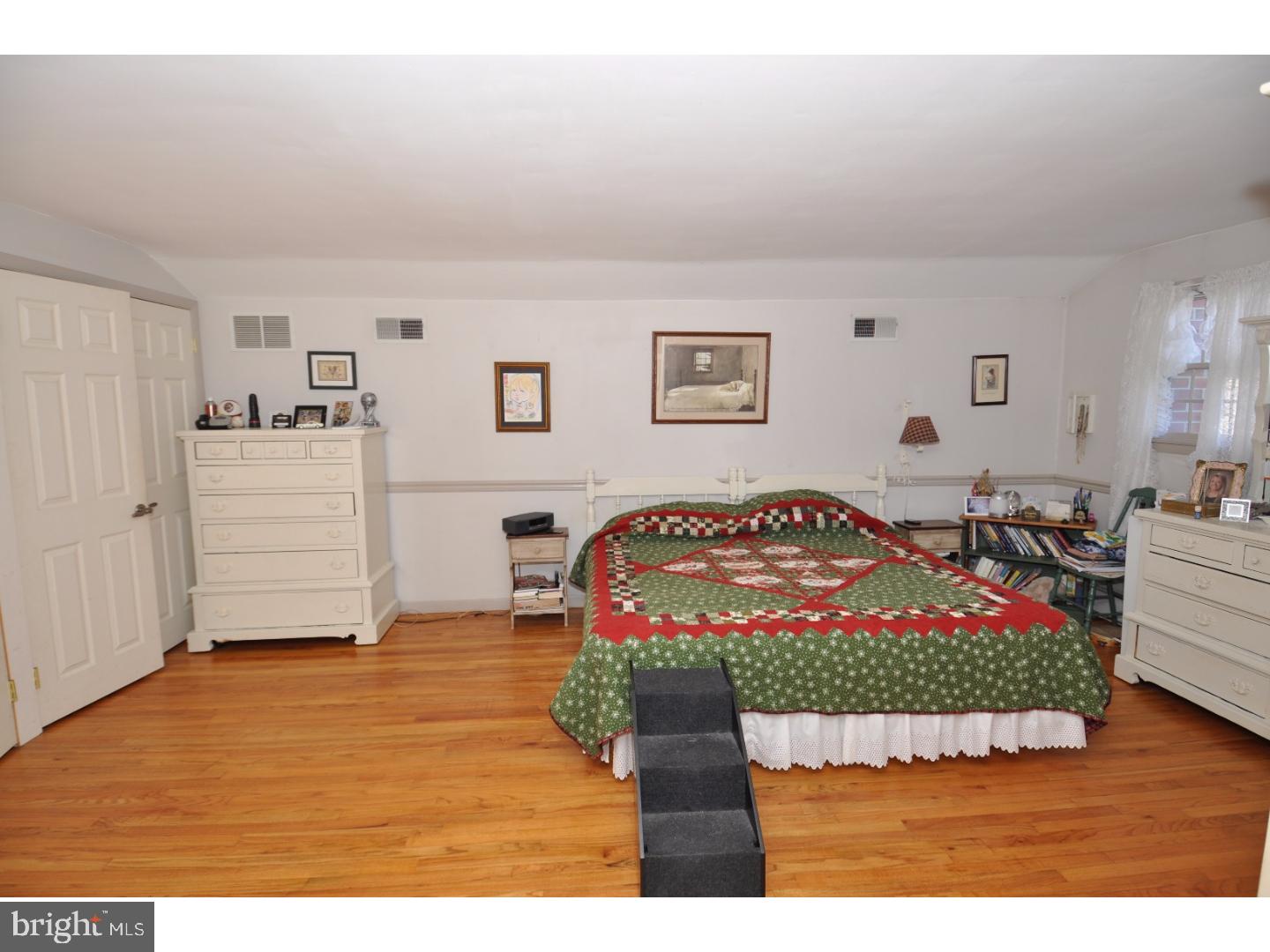 26616 Mt Pleasant Road Columbus, NJ 08022 - Photo 12 of 24 Bedroom - Main