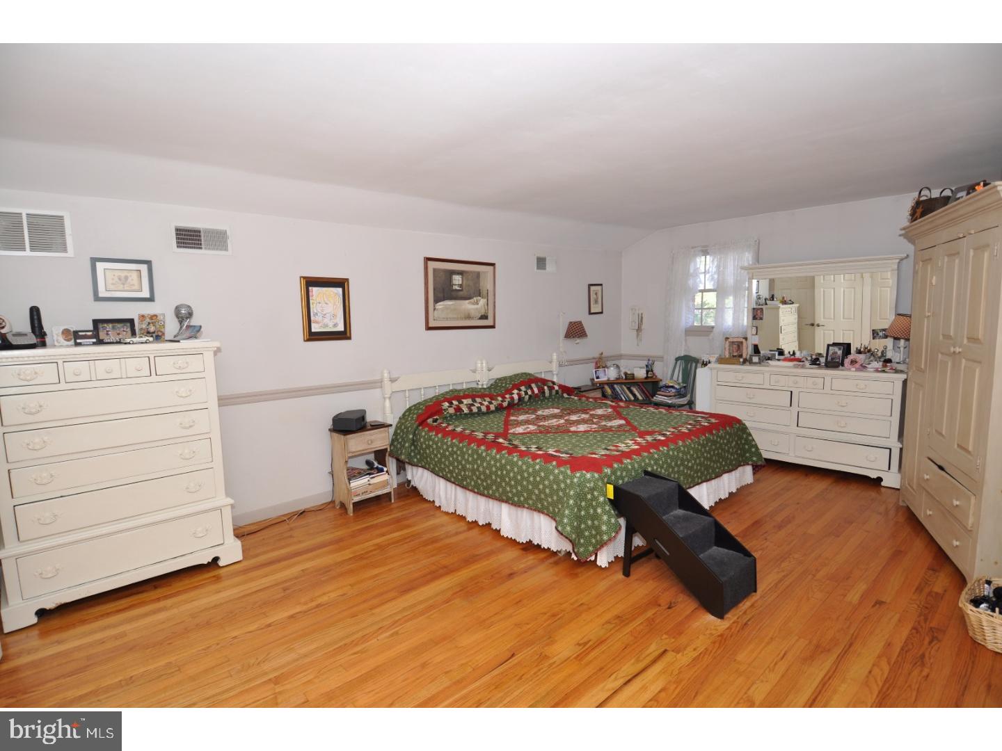 26616 Mt Pleasant Road Columbus, NJ 08022 - Photo 13 of 24 Bedroom - Main