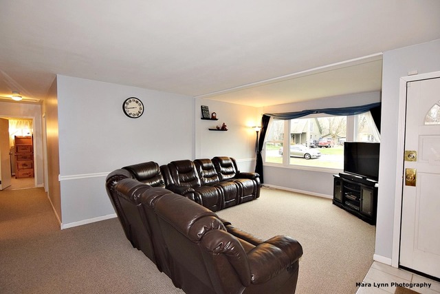 352 Douglas Road Batavia, IL 60510 - Photo 3 of 25 Gallery Image 3