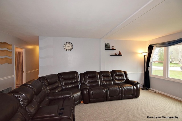 352 Douglas Road Batavia, IL 60510 - Photo 4 of 25 Gallery Image 4