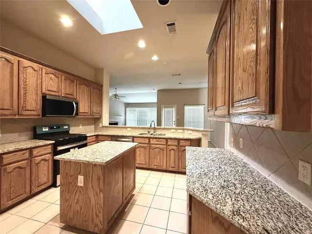 $2,400 | 8832 Fayetteville Drive, Fort Worth, TX 76244