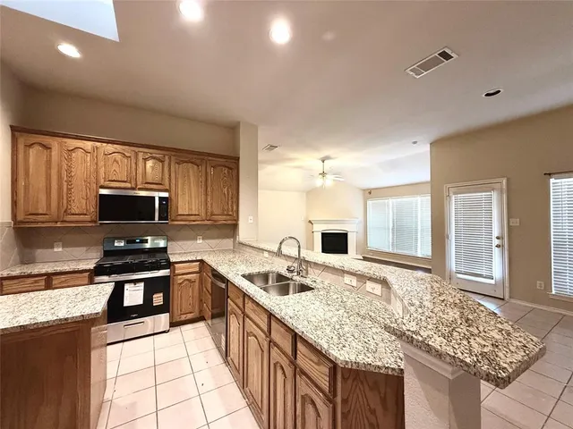 $2,400 | 8832 Fayetteville Drive, Fort Worth, TX 76244