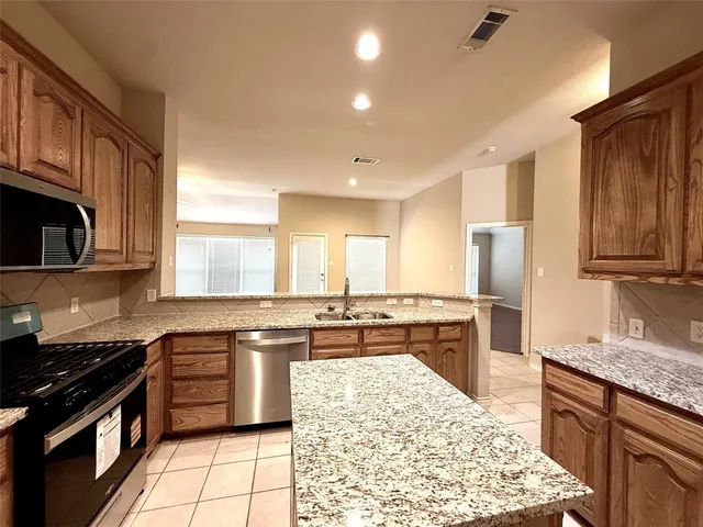 $2,400 | 8832 Fayetteville Drive, Fort Worth, TX 76244