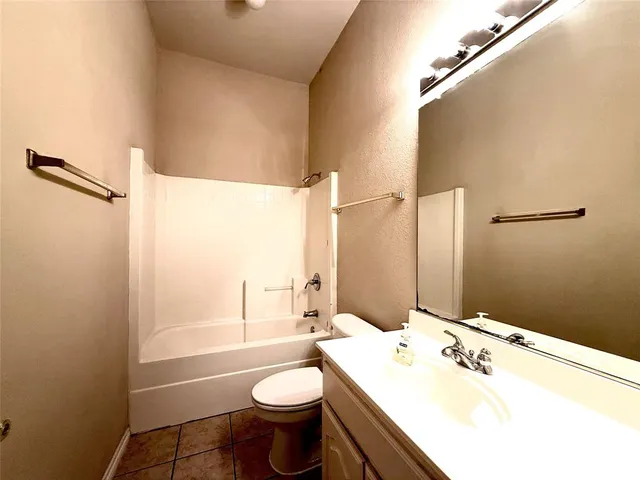 $2,400 | 8832 Fayetteville Drive, Fort Worth, TX 76244