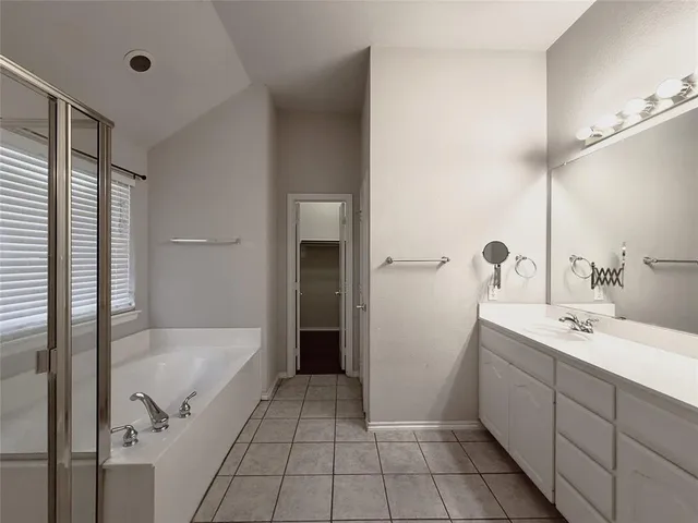 $2,400 | 8832 Fayetteville Drive, Fort Worth, TX 76244