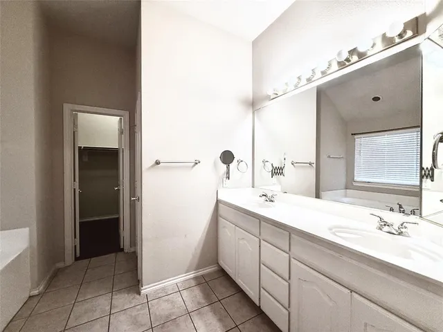 $2,400 | 8832 Fayetteville Drive, Fort Worth, TX 76244