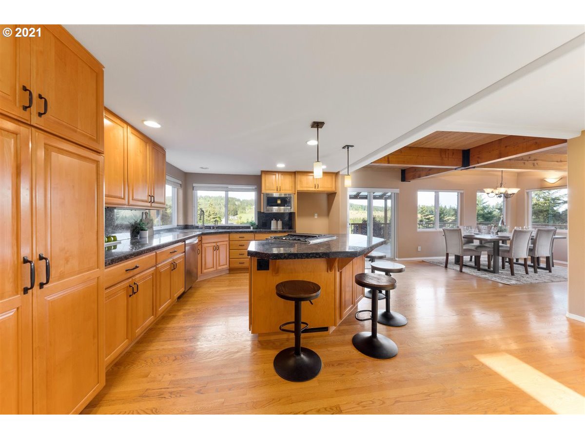24076 Southwest Newland Road Wilsonville, OR 97070 - Photo 15 of 32 Gallery Image 15