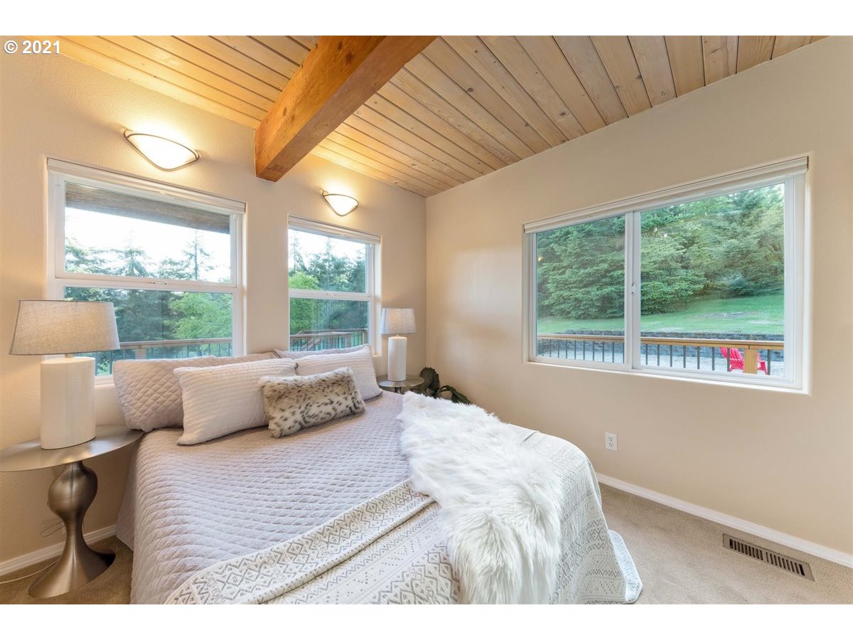 24076 Southwest Newland Road Wilsonville, OR 97070 - Photo 16 of 32 Gallery Image 16