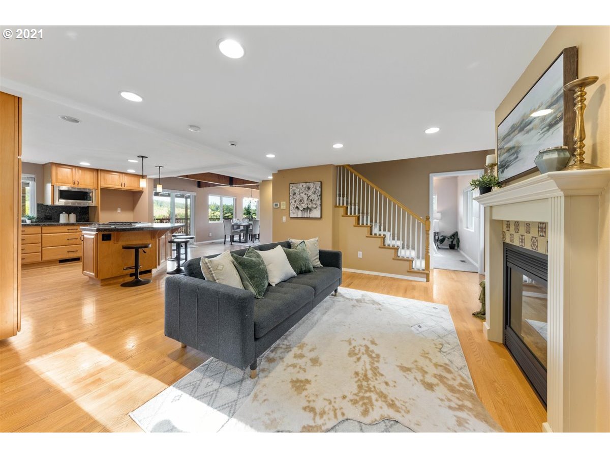 24076 Southwest Newland Road Wilsonville, OR 97070 - Photo 6 of 32 Gallery Image 6