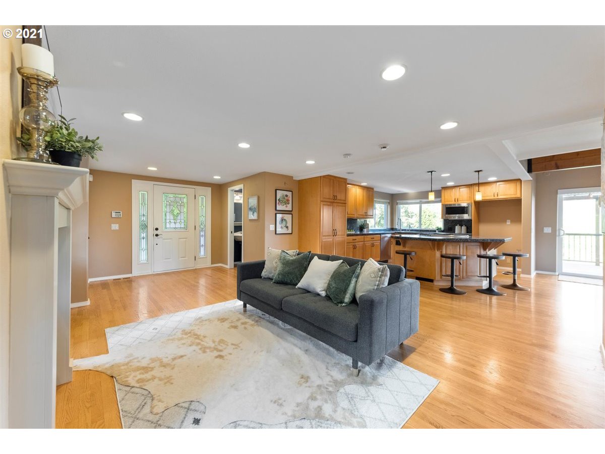 24076 Southwest Newland Road Wilsonville, OR 97070 - Photo 8 of 32 Gallery Image 8