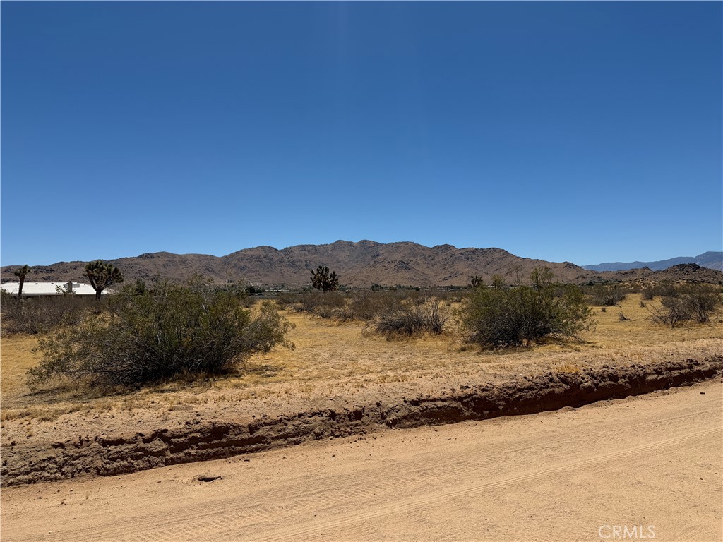 4362025 Rocky Point Road Apple Valley, CA 92307 - Photo 5 of 7