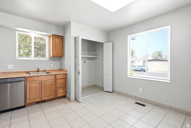 445 West 4900 South, Unit 2 Washington Terrace, UT 84405 - Photo 10 of 21