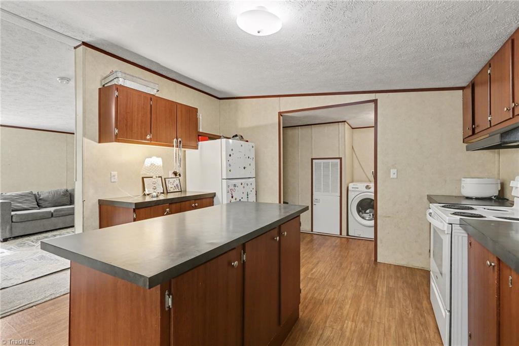 4963 Thom Road Mebane, NC 27302 - Photo 7 of 34 Gallery Image 7