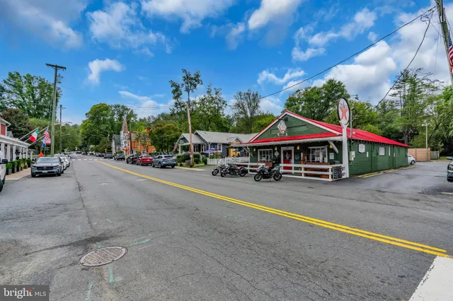 $1,325,000 | 12215 Henderson Road, Clifton, VA 20124