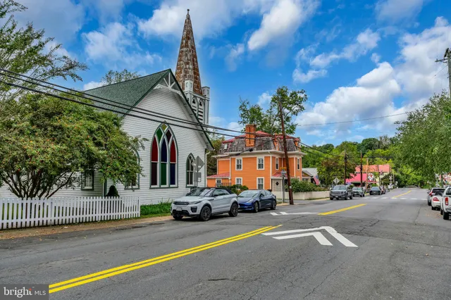 $1,325,000 | 12215 Henderson Road, Clifton, VA 20124