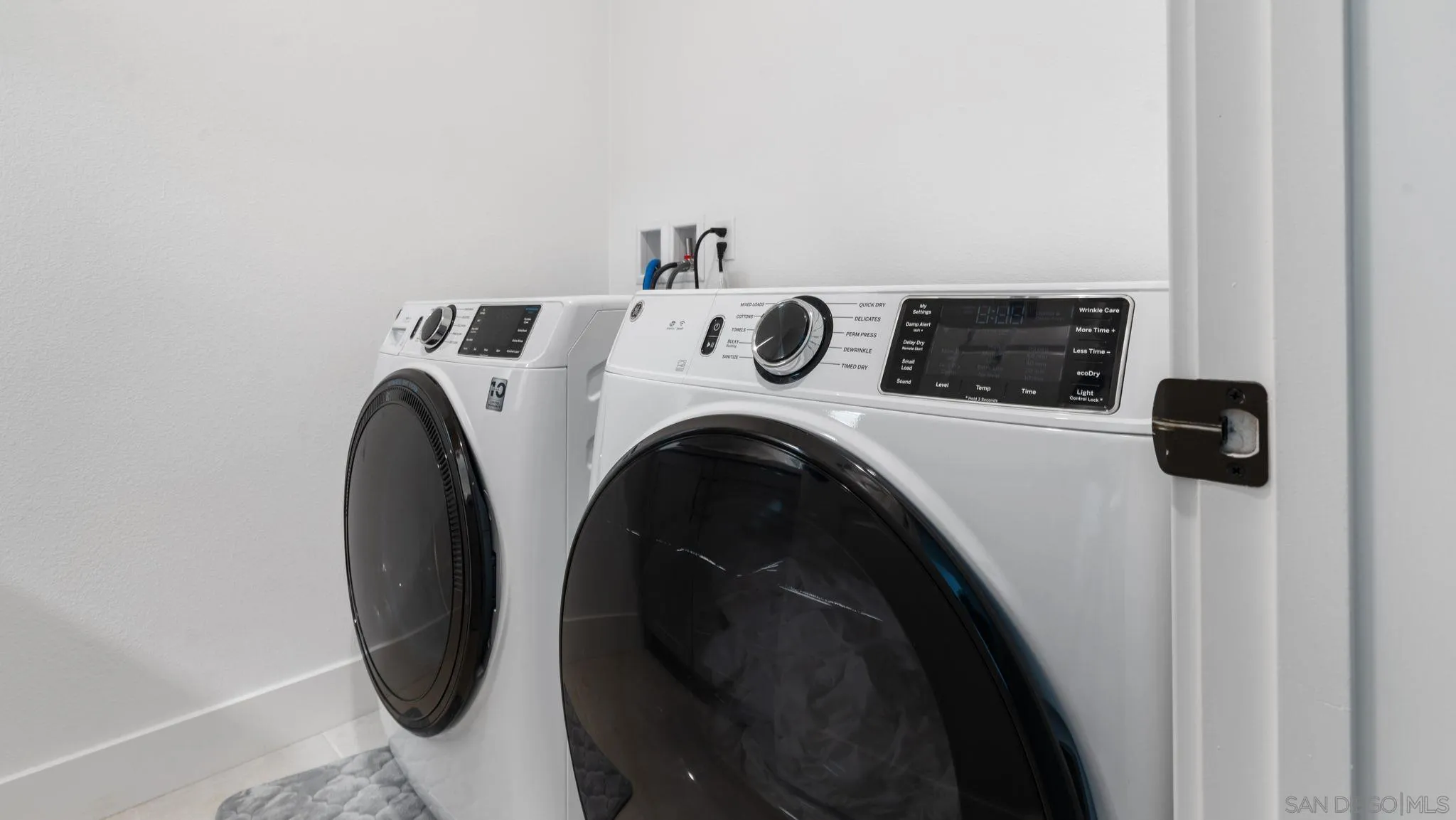 15681 Rennyson Way San Diego, CA 92129 - Photo 23 of 36 a utility room with dryer and washer