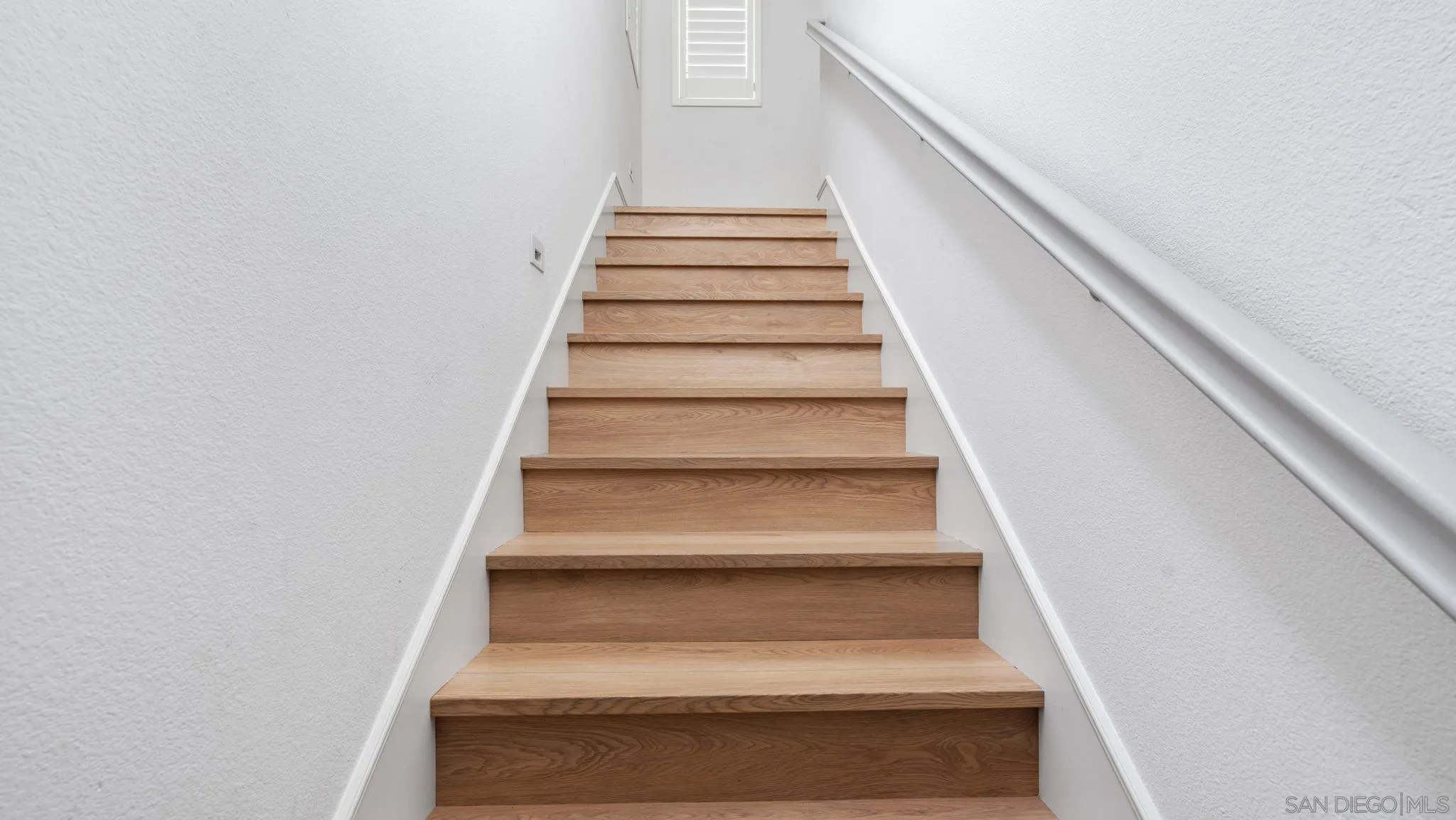 15681 Rennyson Way San Diego, CA 92129 - Photo 25 of 36 a view of entryway