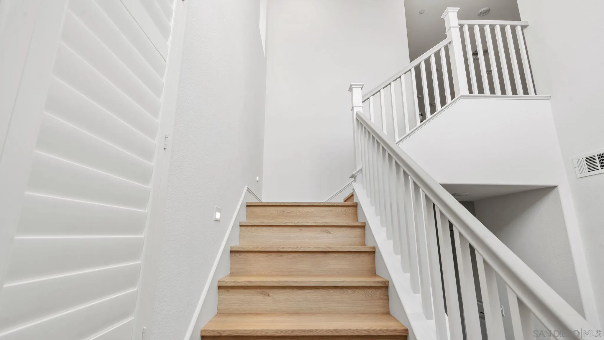 15681 Rennyson Way San Diego, CA 92129 - Photo 28 of 36 a view of entryway