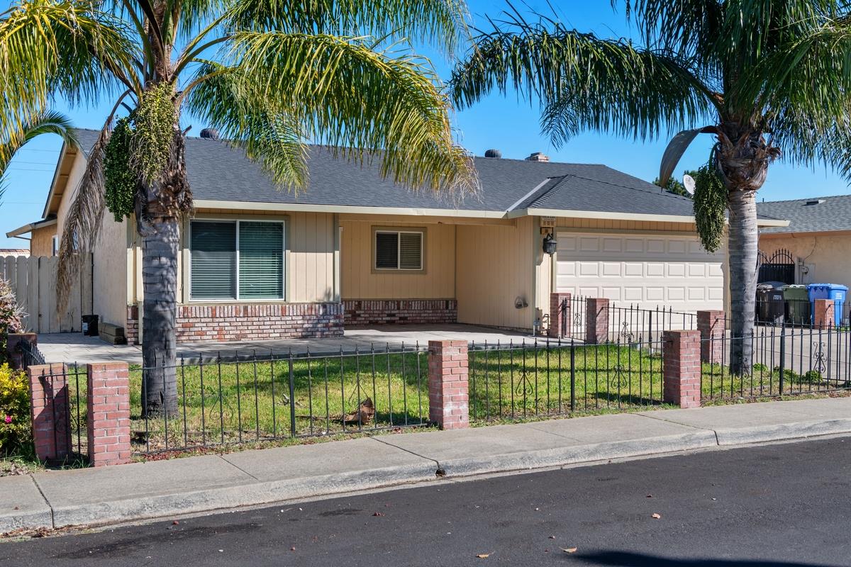 22 Sharon Drive Bay Point, CA 94565 - Photo 2 of 33 a front view of a house with a garden