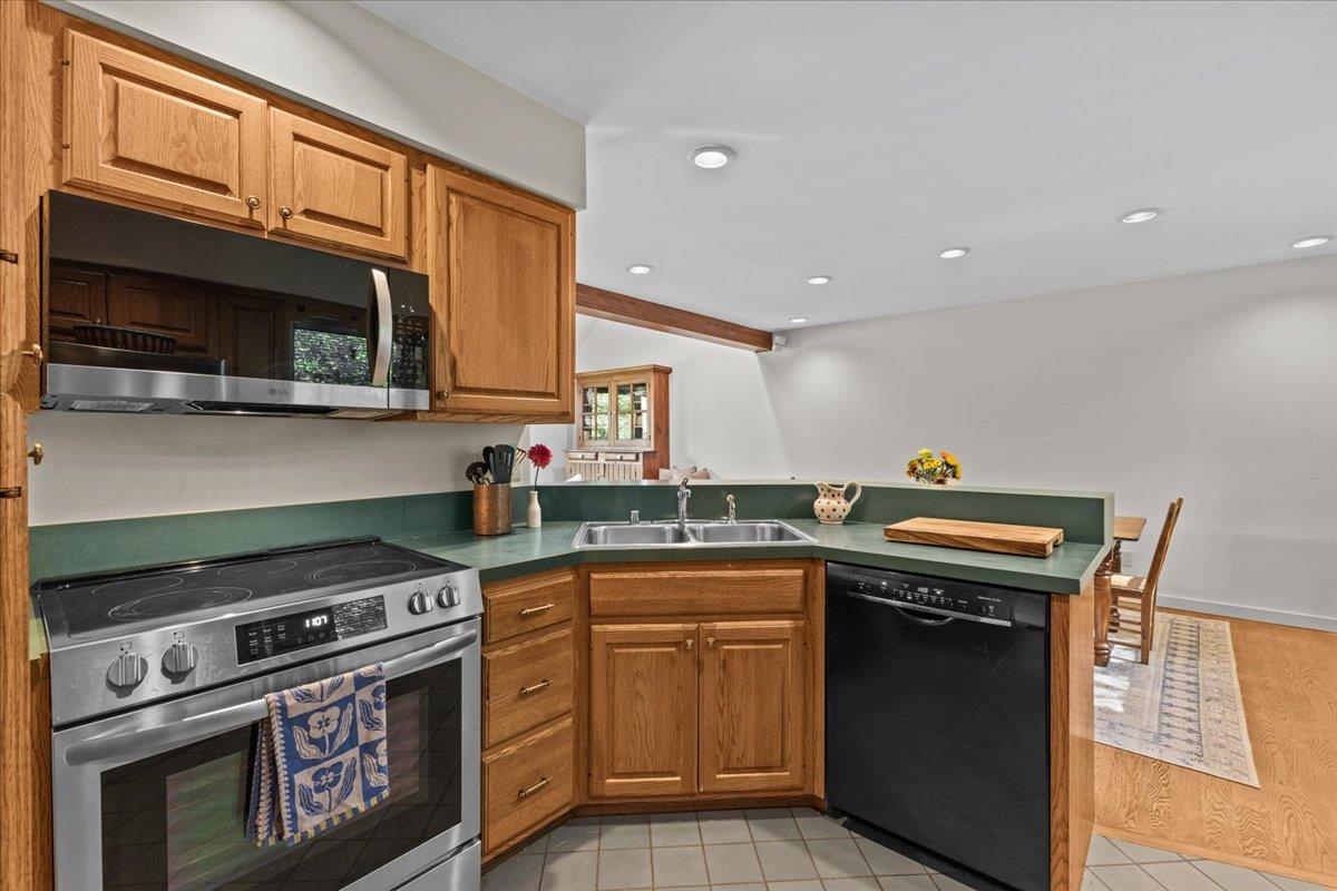 615 Field Road, Unit 73 Stowe, VT 05672 - Photo 12 of 46