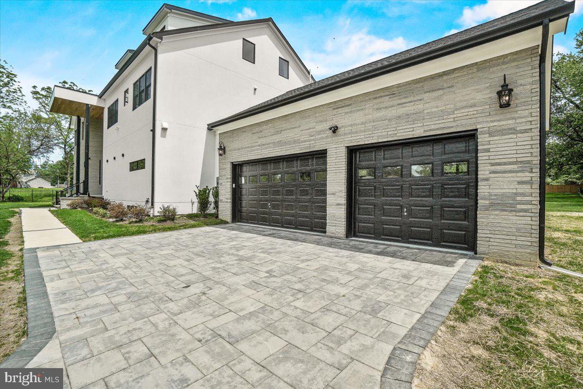 15807 Thompson Road Silver Spring, MD 20905 - Photo 3 of 82 a front view of a house