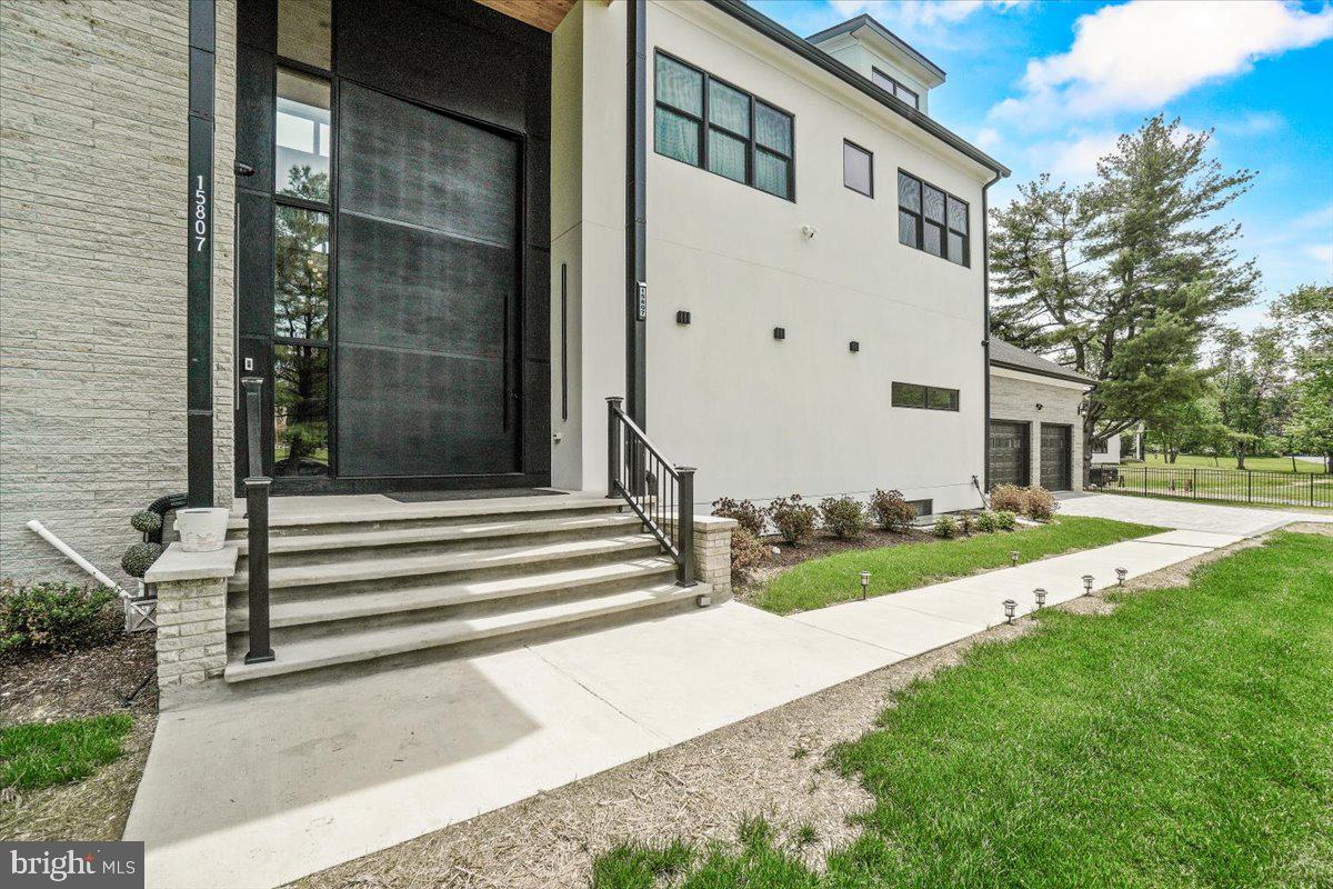 15807 Thompson Road Silver Spring, MD 20905 - Photo 4 of 82 a view of a house with backyard and garden