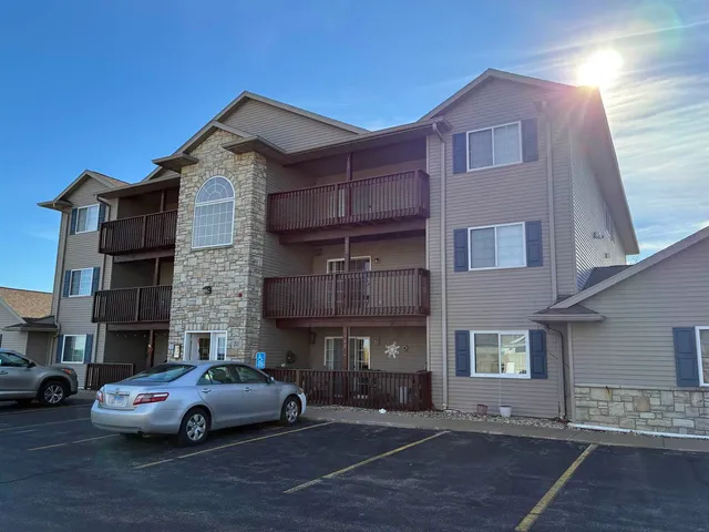 $159,900 | 213 East Price Street, Unit 202, Eldridge, IA 52748
