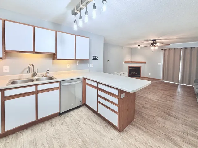 $159,900 | 213 East Price Street, Unit 202, Eldridge, IA 52748