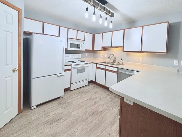 $159,900 | 213 East Price Street, Unit 202, Eldridge, IA 52748