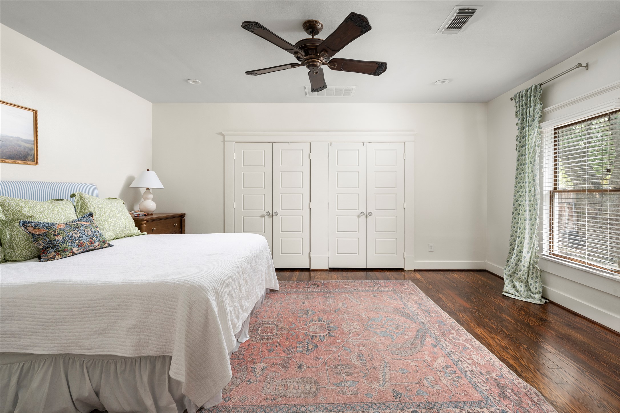 602 Aurora Street Houston, TX 77008 - Photo 20 of 36 Primary bedroom with generous scale and a balanced layout that accommodates larger furniture comfortably. Windows along the wall bring in natural light and connect the space to the outdoors. A calm, well-proportioned room within the home.