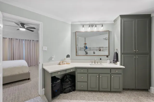 a en suite bathroom with a double vanity sink and a mirror