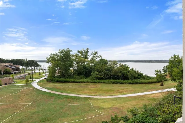 a view of a tennis court