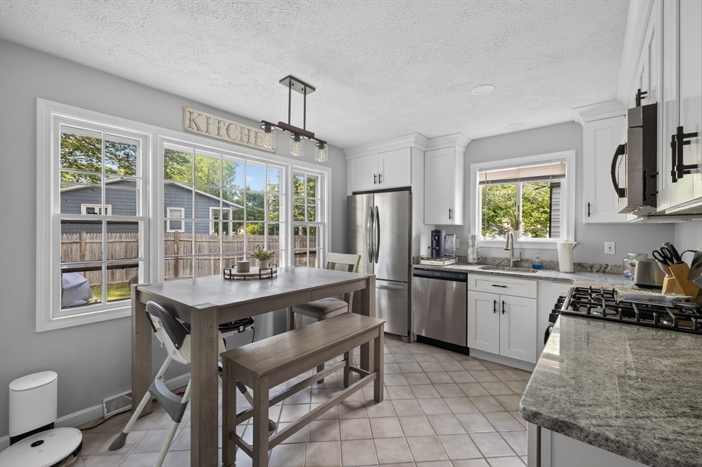 403 Valley Road New Bedford, MA 02745 - Photo 15 of 41