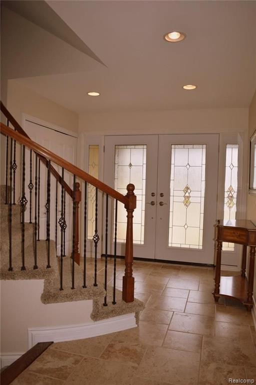 31035 Carriage Hill Road Farmington Hills, MI 48331 - Photo 4 of 32