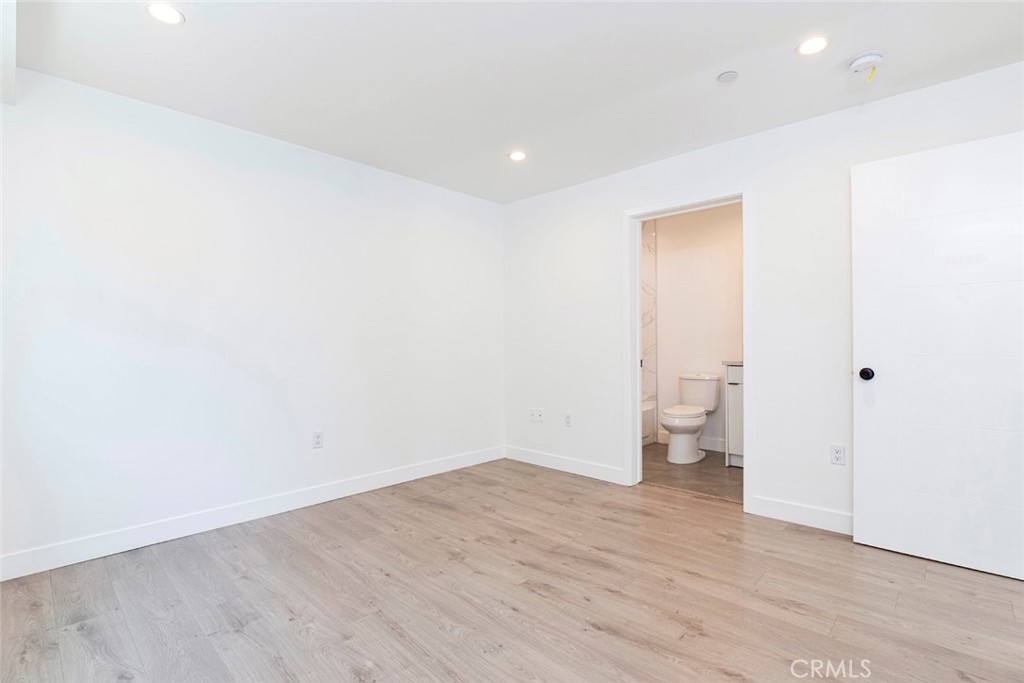 1843 West 20th Street Los Angeles, CA 90007 - Photo 11 of 38 a view of an empty room