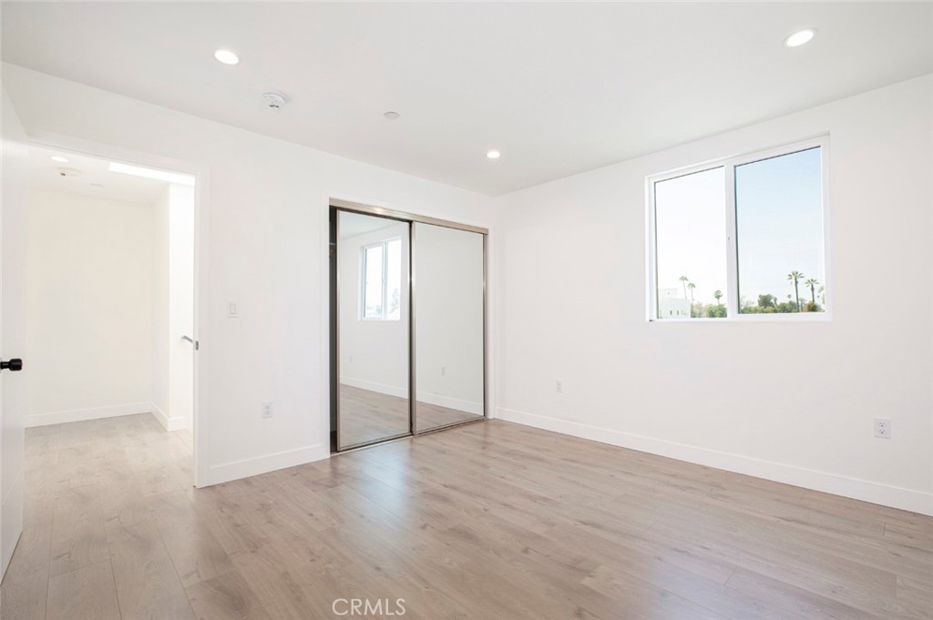1843 West 20th Street Los Angeles, CA 90007 - Photo 25 of 38 an empty room with wooden floor and windows