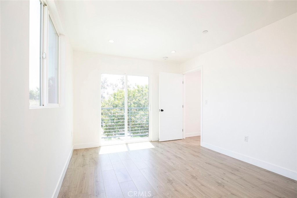 1843 West 20th Street Los Angeles, CA 90007 - Photo 31 of 38 an empty room with wooden floor and windows