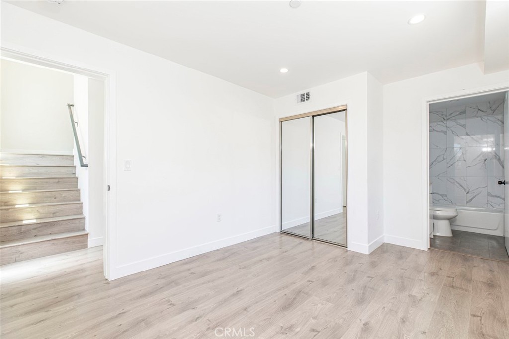 1843 West 20th Street Los Angeles, CA 90007 - Photo 6 of 38 a view of an empty room and window