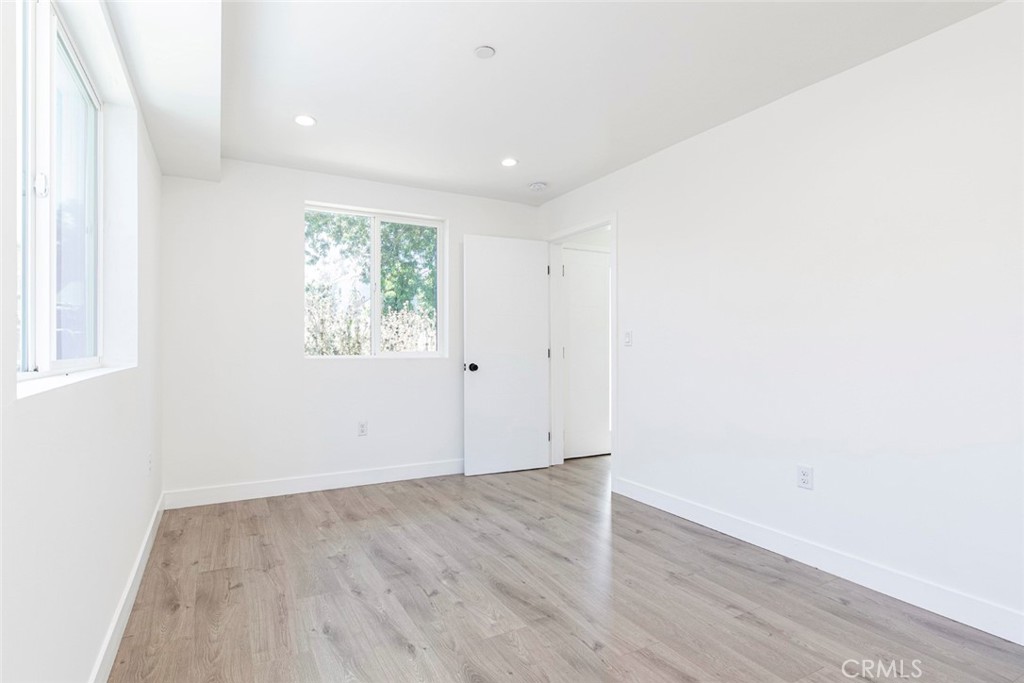 1843 West 20th Street Los Angeles, CA 90007 - Photo 7 of 38 an empty room with wooden floor and window