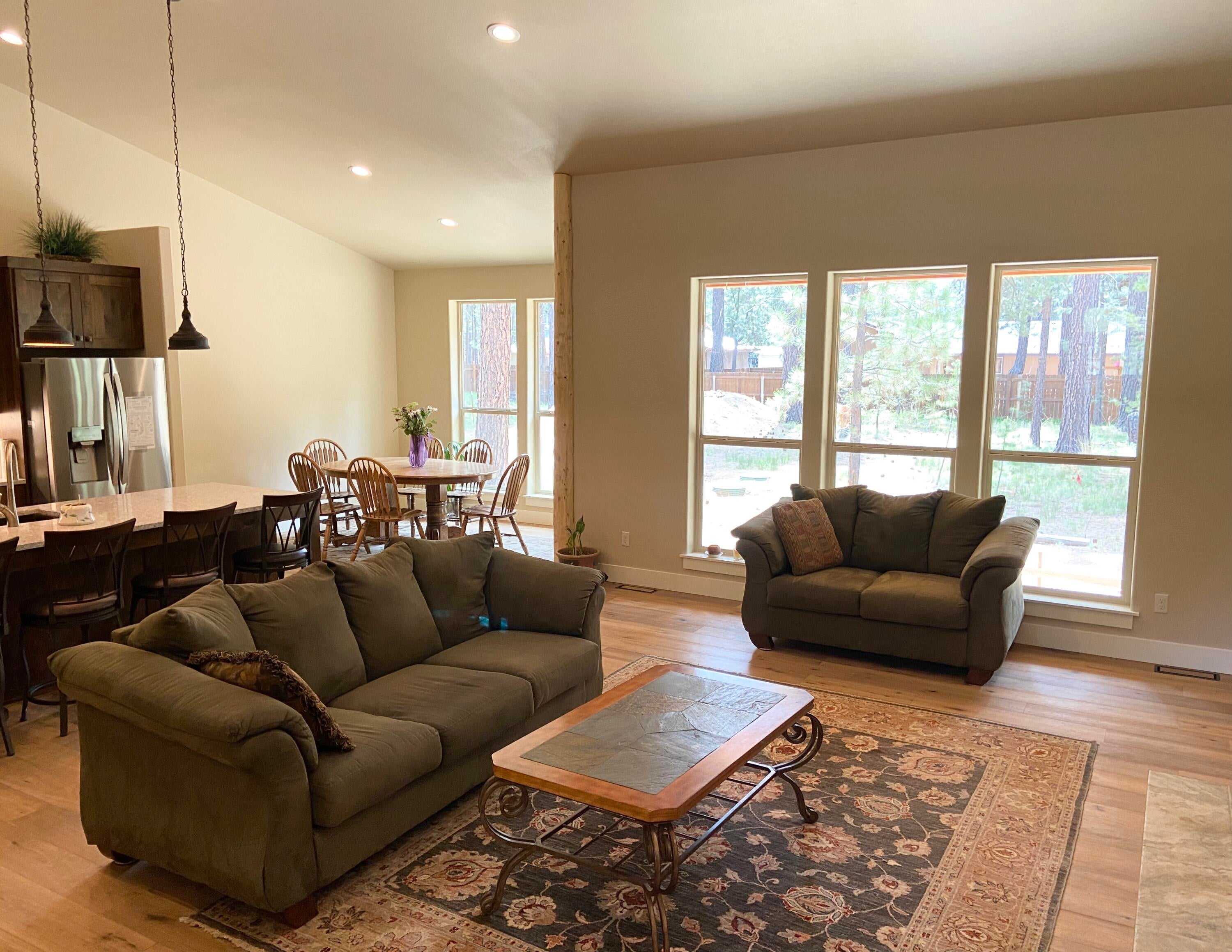 17141 Norwalk Road Bend, OR 97707 - Photo 3 of 17 Great room