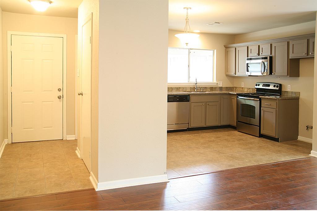 9 Wolfhound Lane The Woodlands, TX 77380 - Photo 5 of 20