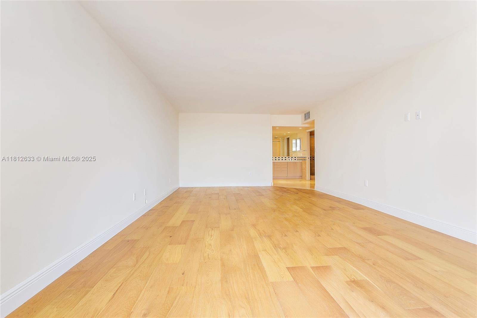 881 Ocean Drive, Unit 22A Key Biscayne, FL 33149 - Photo 19 of 26 a view of empty room