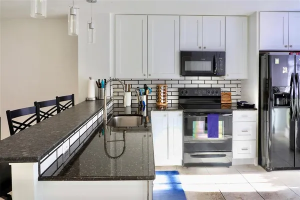 $2,050 | 1848 Mill Run Circle, Tampa, FL 33613
