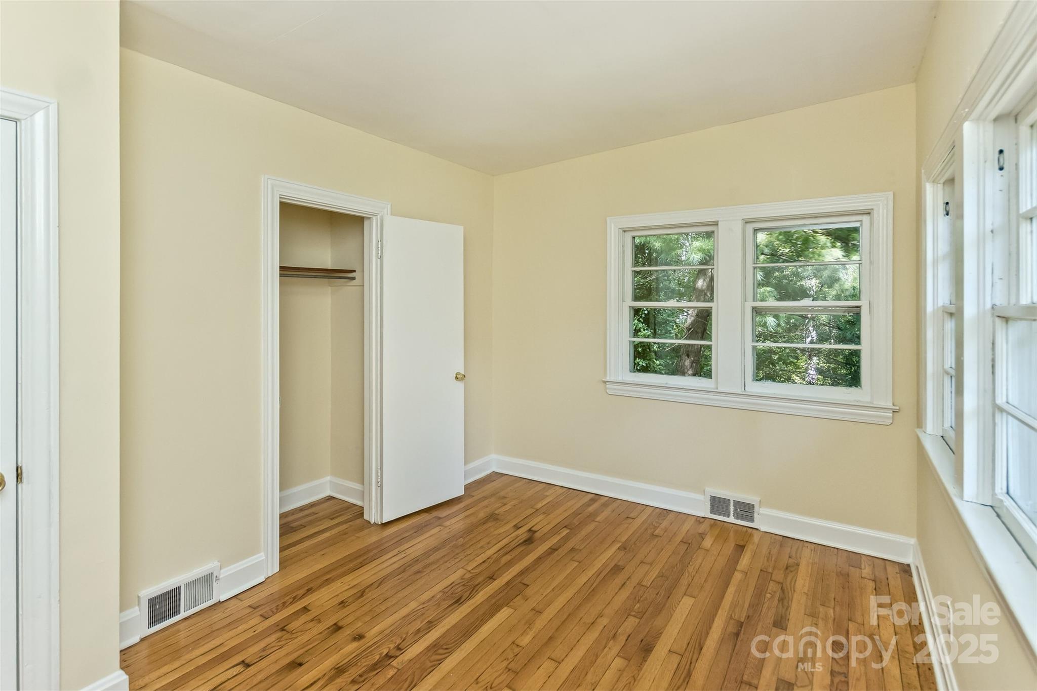 54 Hampden Road Asheville, NC 28805 - Photo 14 of 36